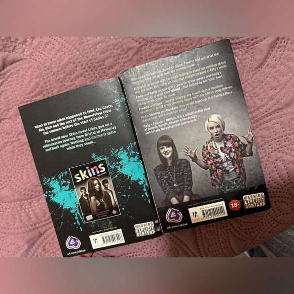 Skims (uk tv series book set) limited edition. - Picture 2 of 2